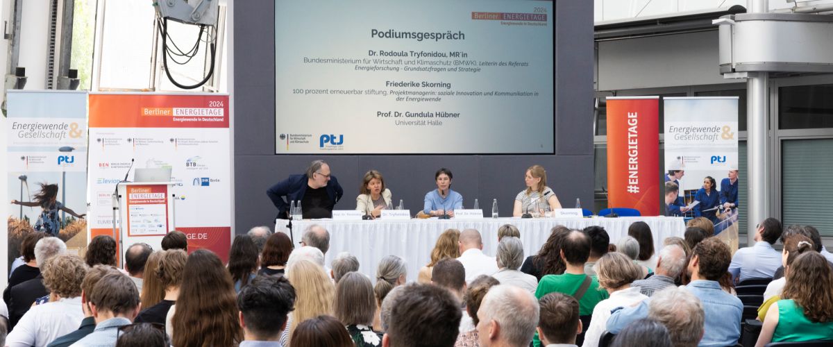 „Energiewende besser kommunizieren“ – so lautete der Titel einer vom Projektträger Jülich im Auftrag des BMWK organisierten Podiumsdiskussion im Rahmen der Berliner Energietage 2024.