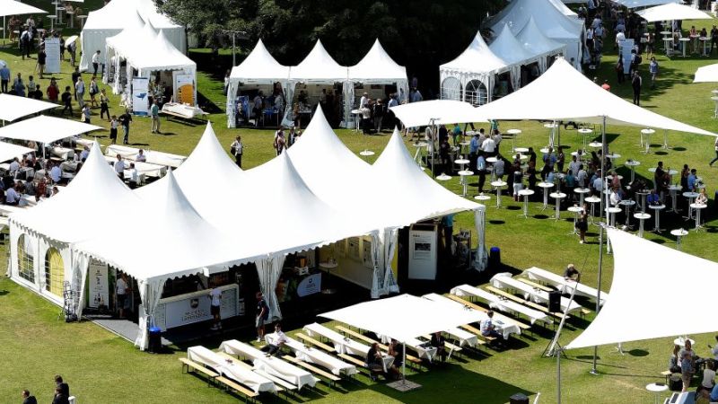 The picture shows the park of Schloss Bellevue with the exhibition pavilions.