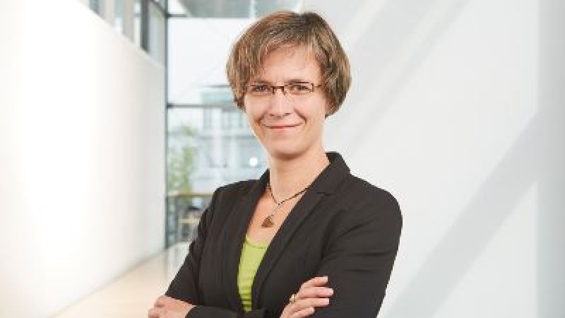 Porträt Dr. Lena Schnabel