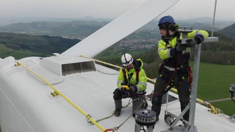 Forschen in der Höhe: Die zwei Windenergieanlagen des Testfelds WINSENT haben eine Gesamthöhe von rund 100 Metern.