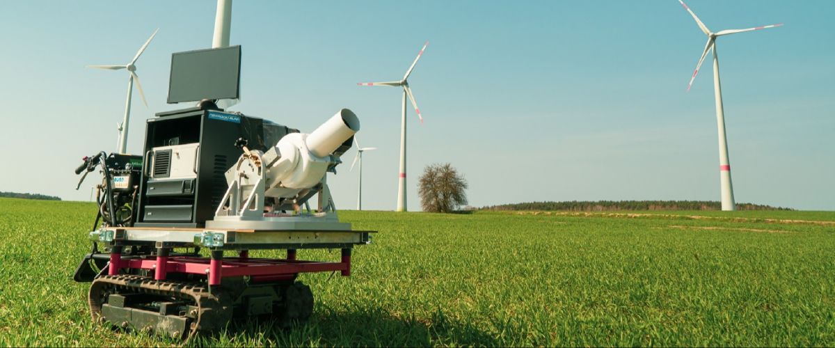 Wind turbines must be monitored and regularly maintained. To avoid expensive downtimes, Fraunhofer IOSB and the company Nawrocki Alpin have developed a photo documentation system that inspects and documents rotor blades remotely during operation.