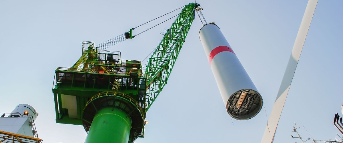 Dismantling a wind turbine at sea: After about 25 years, the plants have reached the end of their useful life.