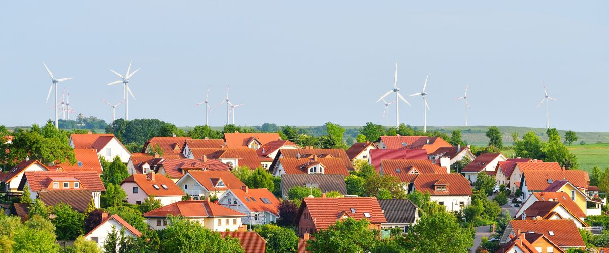 Ein kleiner Teil der Anwohnenden in der Nähe von Windenergieanlagen fühlt sich belästigt – negative Gefühle können Stresssymptome verstärken.