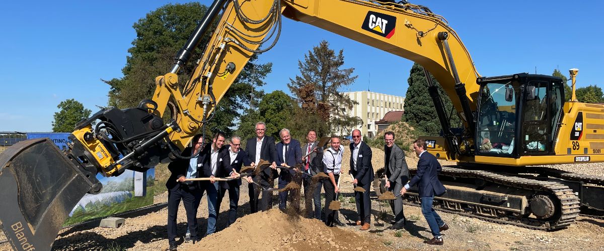 Sunny prospects: joint ground-breaking ceremony for the demonstration installation for the production of solar fuels in Jülich.