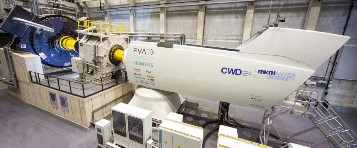 The photo shows a wind energy nacelle, which belongs to the Research Association for Propulsion Technology (FVA), on the four-megawatt system test bench at the Center for Wind Power Drives (CWD) at RWTH Aachen University.