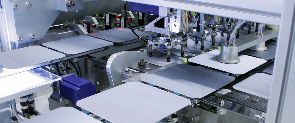 The wafers must be automatically transported through the coating system without being damaged.