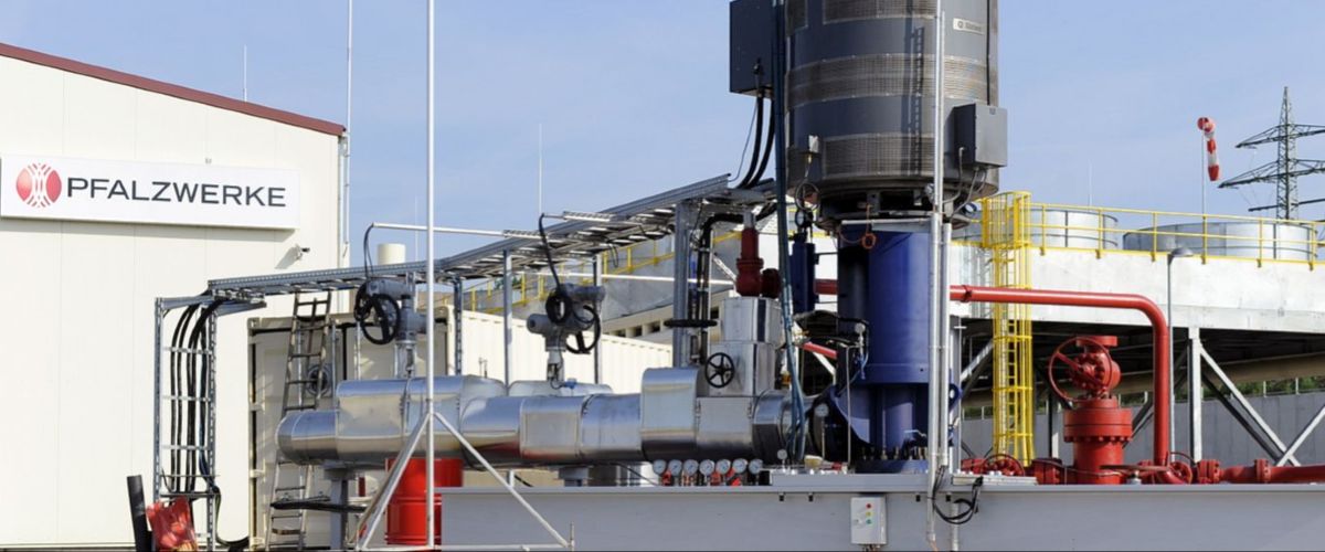 The Pfalzwerke geothermal plant in Insheim. Water with a temperature of 160 degrees Celsius is pumped from a depth of 3,600 metres.