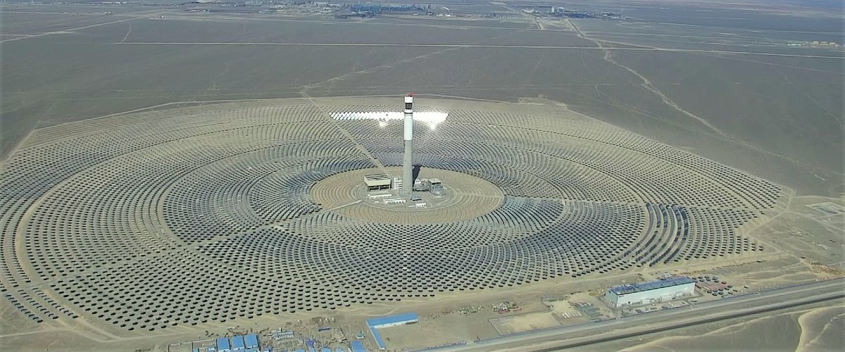 The solar tower power plant in Hami, China, with Stellio heliostats, whose pentagonal shape allows for a denser heliostat array with less shading compared to square heliostats.