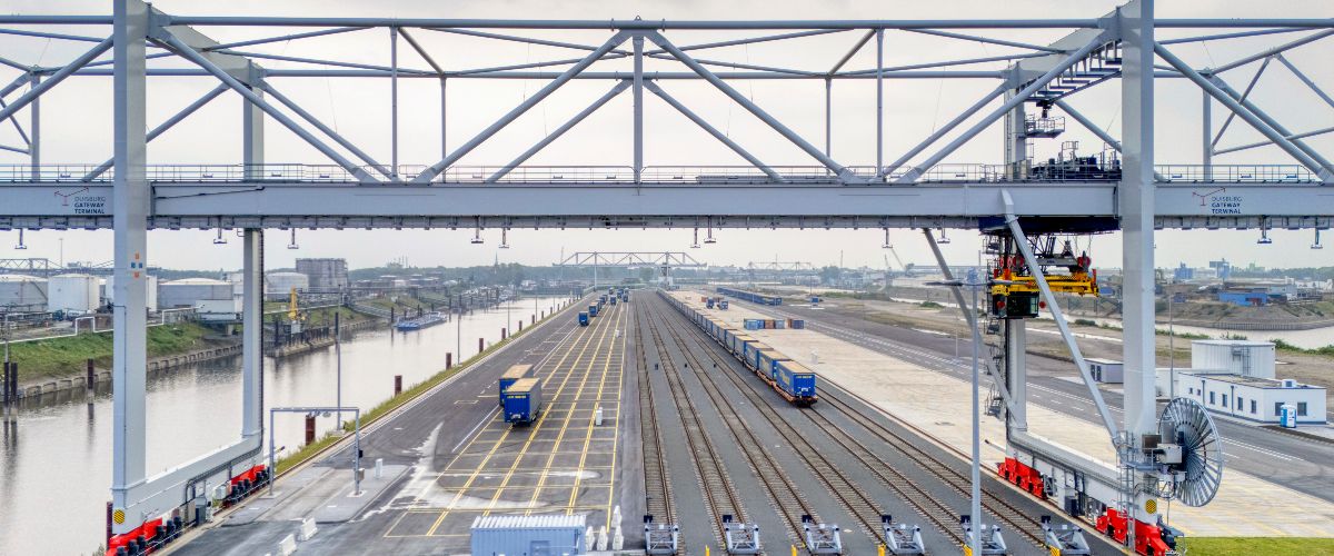 Hier sieht man das jetzt eröffnete Duisburg Gateway Terminal im Duisburger Binnenhafen.