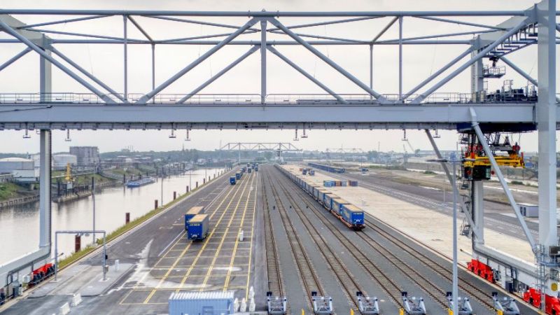 Hier sieht man das jetzt eröffnete Duisburg Gateway Terminal im Duisburger Binnenhafen.