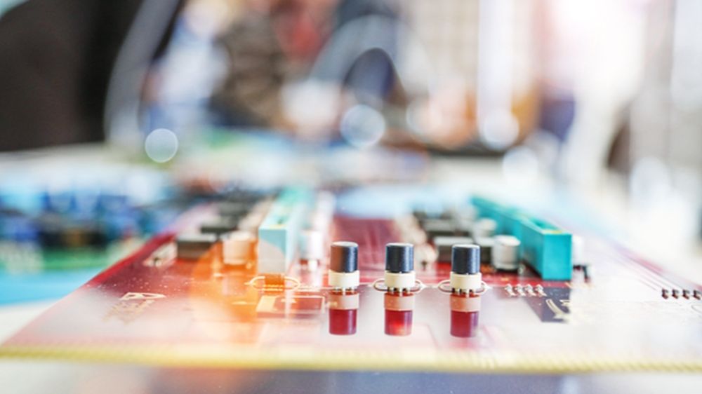 The photo shows the laboratory setup for testing the condition monitoring methods at the project partner Infineon Technologies.