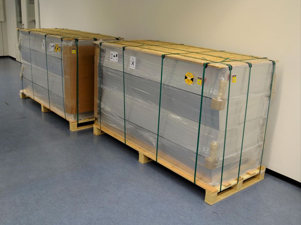 Concentrator photovoltaic modules ready for shipment on Euro pallets.