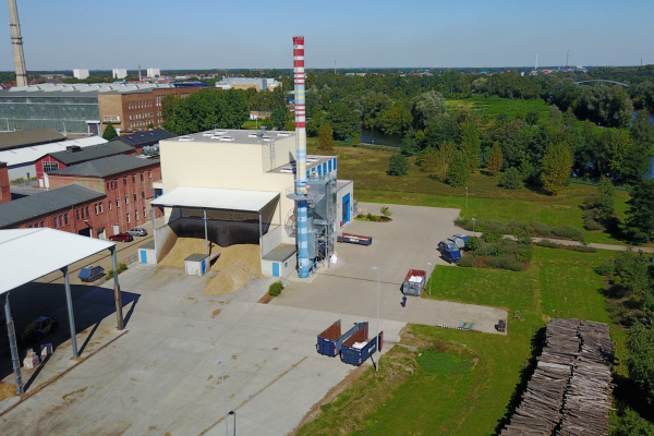 Renewable energy sources already supply half of the local district heating. These are used, for example, in the biomass cogeneration plant in Hennigsdorf shown here. | ©@Stadtwerke Hennigsdorf GmbH