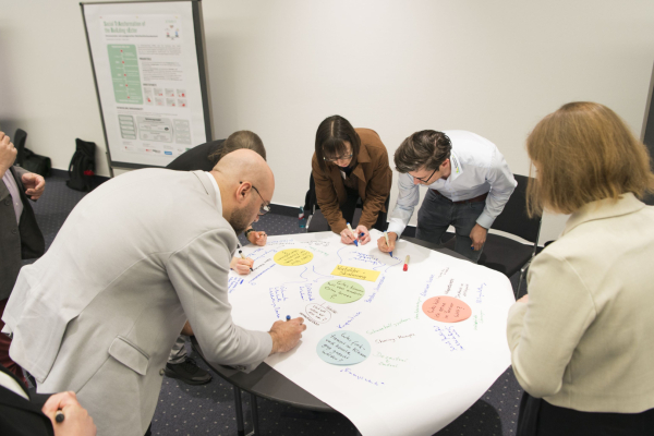 In Workshops entwickelten die Teilnehmenden gemeinsam Ideen für die Zukunft der Energiewendebauen-Forschung.