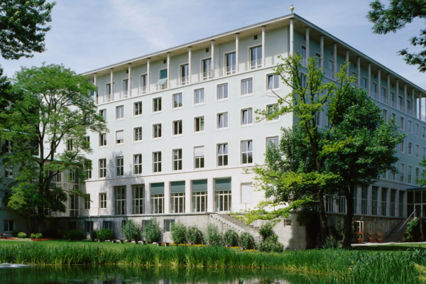 Hier zu sehen das Gebäude der Allianz SE in München.