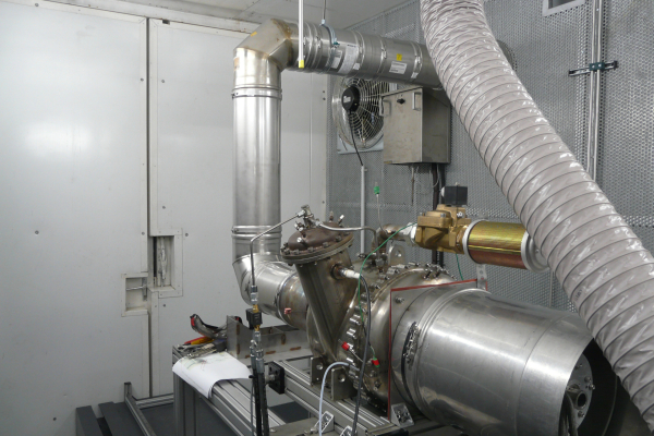 Quartz glass combustion chamber of the combustion test stand at the Technical University of Berlin.