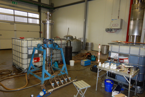 HydroGeoFilt test rig and filter system with ultrasonic probe, Insheim geothermal plant. 