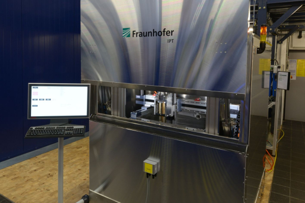 The high-performance laser test rig at Fraunhofer IPT. The Aachen researchers have set up a test rig with a laser that achieves a light output of up to 30 kilowatts.