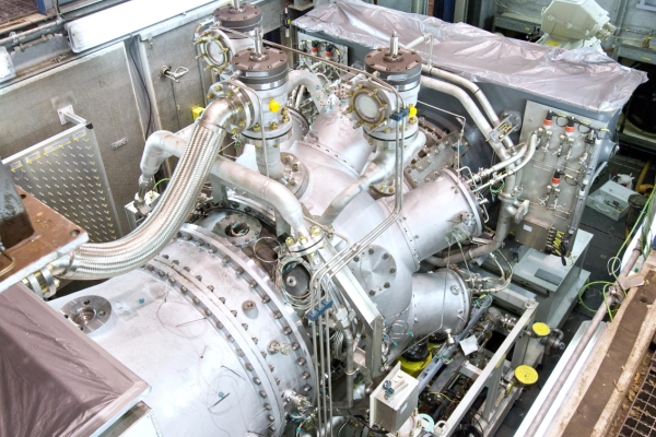 View of the test stand with an industrial gas turbine of the 6 megawatt class.