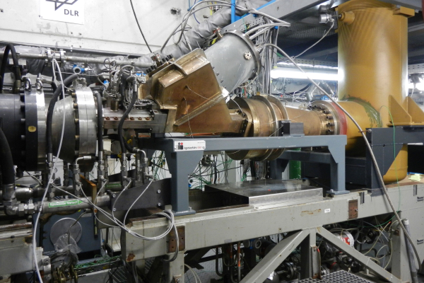 DLN combustion system on the high-pressure combustion test stand of the Institute of Propulsion Technology at DLR Cologne.