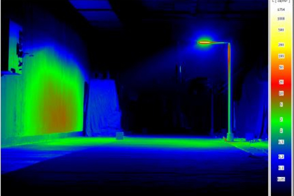 The measurements with the auxiliary luminaire were carried out for the development of a simple measurement procedure for the reflectance properties of road surface layers in the TU's laboratories. A first algorithm for calculating luminance coefficients was thus determined from luminance images.